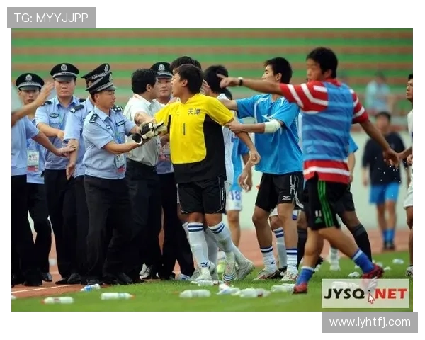 足球明星因违反体育规则遭重罚引发公众热议与舆论风波