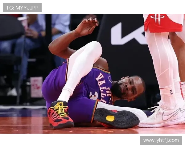 足球明星因脚踝扭伤缺席比赛的最新动态与伤情分析图片分享