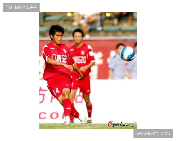 从小球场到世界舞台足球明星们的儿时梦想与奋斗历程